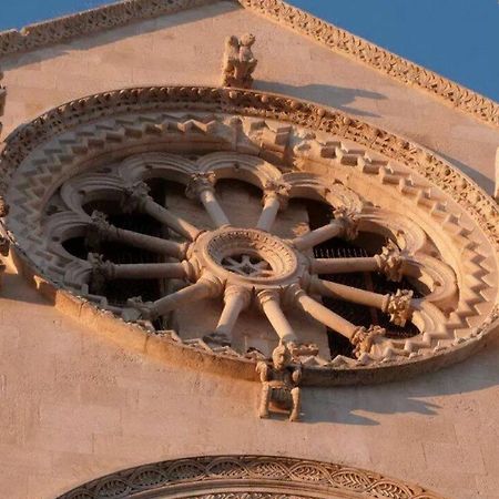 Palazzo Morola XIV Century Apartment Giovinazzo Exterior photo