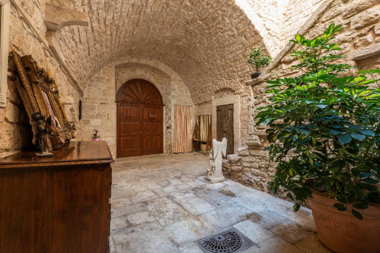 Palazzo Morola XIV Century Apartment Giovinazzo Exterior photo